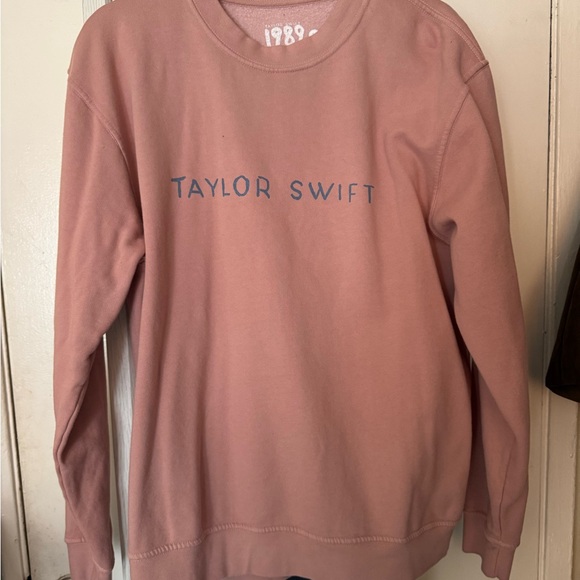 Taylor Swift 1989 Pink Sweatshirt - Picture 2 of 2